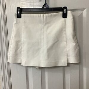 Zara XS Ladies White Mini Skort Zipper on side